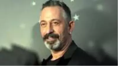 Komedyen Cem Yılmaz, bahçesinin içini gözetleyenleri mahkemeye veriyor