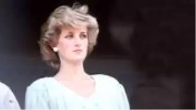 Kraliyet Ailesini zora sokacak belge basına sızdı! Prenses Diana'nın, elindeki 'tecavüz kasedi' sebebiyle öldürüldüğü öne sürüldü Kraliyet Ailesini zora sokacak belge basına sızdı! Prenses Diana'nın, elindeki 'tecavüz kasedi' sebebiyle öldürüldüğü öne sürüldü