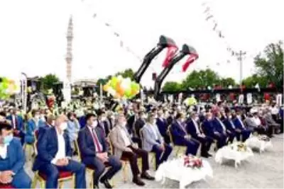 Malatya'da belediyenin araç filosuna 106 yeni iş makinası ve araç katıldı Malatya'da belediyenin araç filosuna 106 yeni iş makinası ve araç katıldı