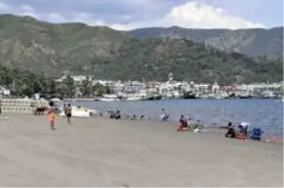 Marmaris'te çocuklar denizin ve parkların tadını çıkardı Marmaris'te çocuklar denizin ve parkların tadını çıkardı