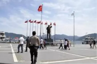 Marmaris'te çocuklar denizin ve parkların tadını çıkardı Marmaris'te çocuklar denizin ve parkların tadını çıkardı