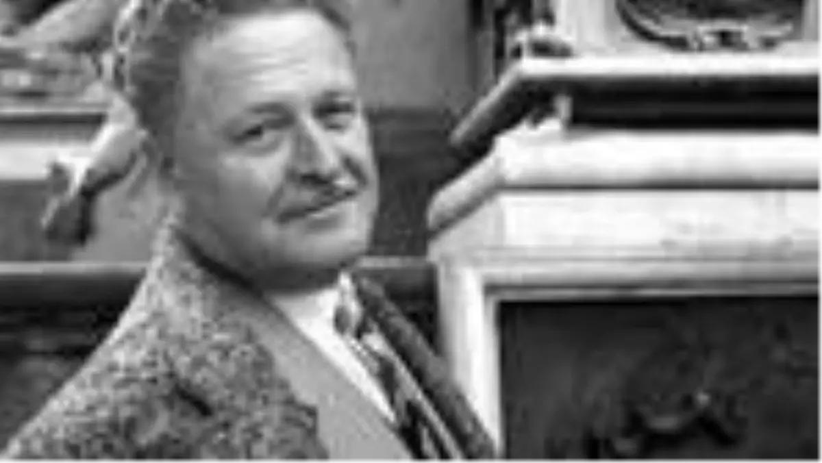 Nazım Hikmet kimdir? Nazım Hikmet şiirleri nelerdir? Nazım Hikmet'i 57. ölüm yıl dönümünde saygıyla anıyoruz! Nazım Hikmet hayatı ve biyografisi!