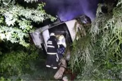Otomobille çarpışan tır şarampole yuvarlanıp alev alev yandı: 1 yaralı