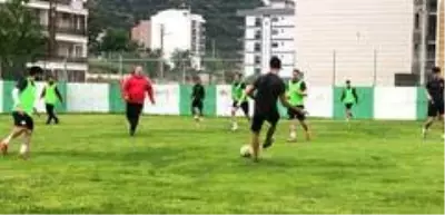 Salihli Belediyespor'da sosyal mesafeli antrenman