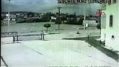 SİVAS Adliye çatısının rüzgarda uçma anı kamerada