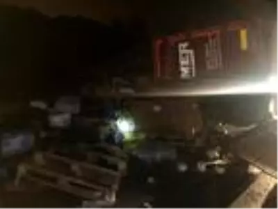 TIR devrildi, İstanbul-Bursa karayolu trafiğe kapandı: 1 yaralı TIR devrildi, İstanbul-Bursa karayolu trafiğe kapandı: 1 yaralı