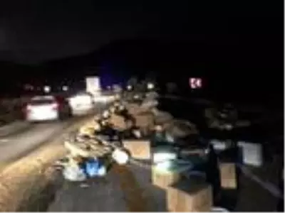 TIR devrildi, İstanbul-Bursa karayolu trafiğe kapandı: 1 yaralı TIR devrildi, İstanbul-Bursa karayolu trafiğe kapandı: 1 yaralı