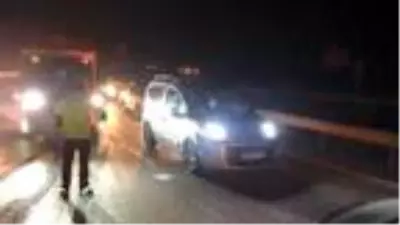 TIR devrildi, İstanbul-Bursa karayolu trafiğe kapandı: 1 yaralı TIR devrildi, İstanbul-Bursa karayolu trafiğe kapandı: 1 yaralı