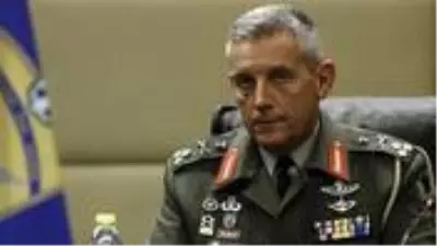 Türkiye'nin hamlelerinden rahatsız olan Yunan Genelkurmay Başkanı'ndan küstah tehdit: Bizi hafife alanları ezmeye hazırız Türkiye'nin hamlelerinden rahatsız olan Yunan Genelkurmay Başkanı'ndan küstah tehdit: Bizi hafife alanları ezmeye hazırız