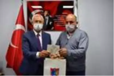 Unuttuğu 60 bin lirasını teslim eden taksiciye 31 lira bahşiş verdi Unuttuğu 60 bin lirasını teslim eden taksiciye 31 lira bahşiş verdi