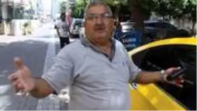 Alkollü kadın, kendisini aracına almayan taksiciye bıçak çekip aracın aynalarını kırdı Alkollü kadın, kendisini aracına almayan taksiciye bıçak çekip aracın aynalarını kırdı