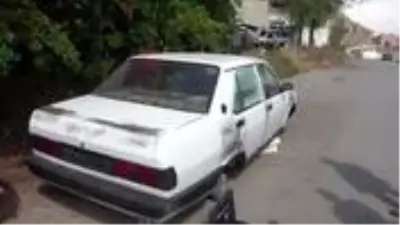 Hırsızların otomobilini tekerleksiz bıraktığını gören araç sahibi, şoke oldu Hırsızların otomobilini tekerleksiz bıraktığını gören araç sahibi, şoke oldu
