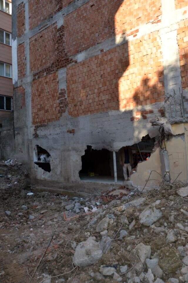 Avcılar'da kiraladığı dükkanın bir duvarının olmadığı ortaya çıktı Avcılar'da kiraladığı dükkanın bir duvarının olmadığı ortaya çıktı