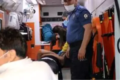 Başkent'te otomobil park halindeki kamyona çarptı: 1 yaralı Başkent'te otomobil park halindeki kamyona çarptı: 1 yaralı