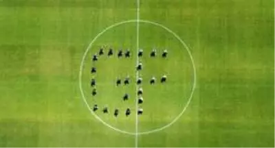 Beşiktaşlı futbolcular, George Floyd’u baş harflerini oluşturarak ırkçılığa tepki gösterdiler