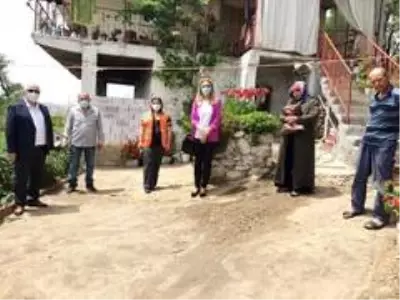 Burhaniye'de Ak Partililer geçmiş olsun ziyaretinde bulundu