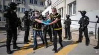 Bursa'da polis memurunun şehit edildiği olayda 3 kişi tutuklandı Bursa'da polis memurunun şehit edildiği olayda 3 kişi tutuklandı