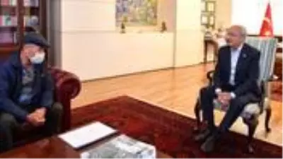 Kılıçdaroğlu, cenazesinde saldırıya uğradığı şehidin babasını makamında ağırladı Kılıçdaroğlu, cenazesinde saldırıya uğradığı şehidin babasını makamında ağırladı