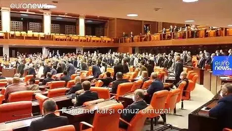 CHP'li Enis Berberoğlu ile HDP'li Leyla Güven ve Musa Farisoğulları'nın milletvekilliği düşürüldü CHP'li Enis Berberoğlu ile HDP'li Leyla Güven ve Musa Farisoğulları'nın milletvekilliği düşürüldü