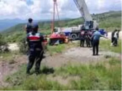 Devrilen iş makinesinin altında kalan operatör öldü Devrilen iş makinesinin altında kalan operatör öldü