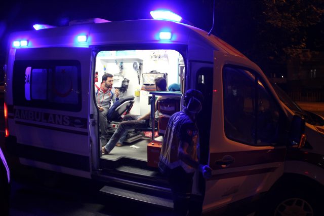 Diyarbakır'da akraba 2 aile arasında çıkan silahlı kavgada 3 kişi öldü, 11 kişi yaralandı