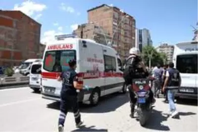 2 yolcuyu maske takması için uyaran minibüs şoförü bıçaklandı 2 yolcuyu maske takması için uyaran minibüs şoförü bıçaklandı