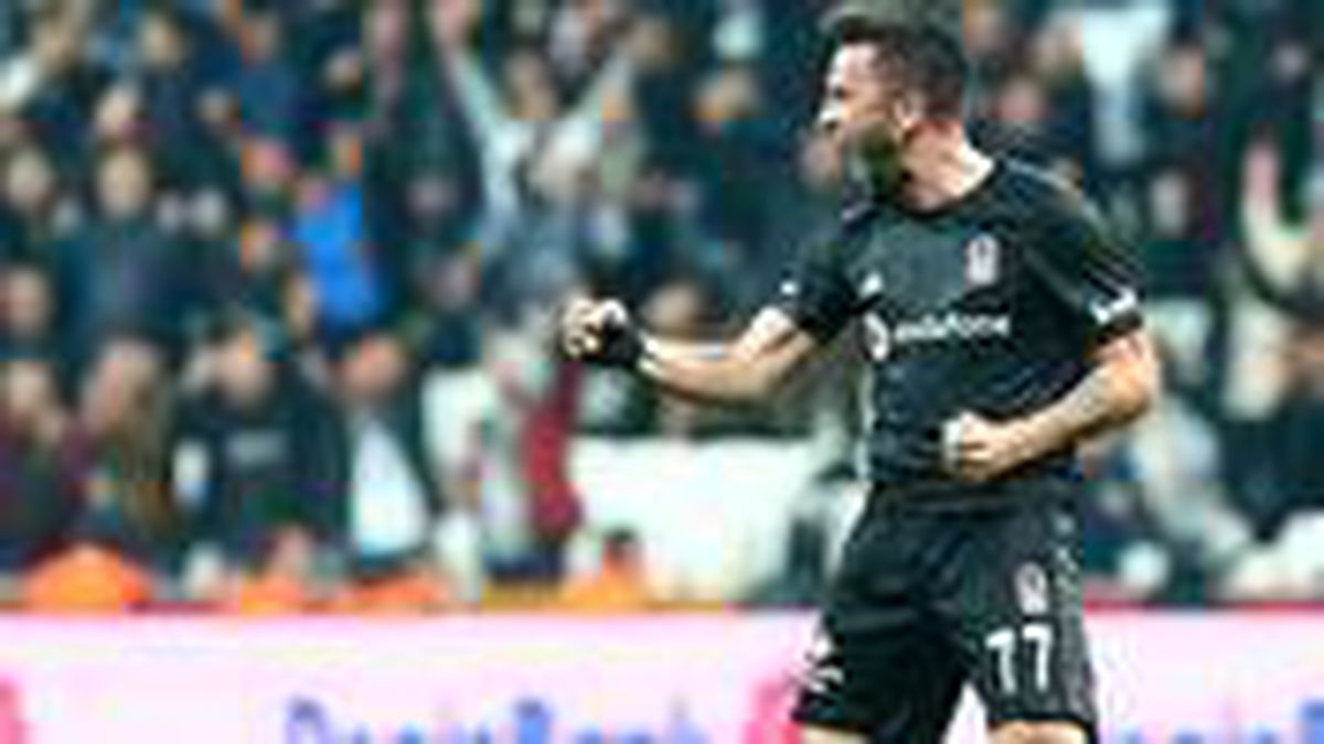 Fenerbahçe, Gökhan Gönül'e 800 bin euro maaş ve takım kaptanlığı önerdi