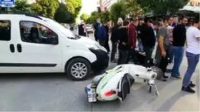 Hafif ticari araç ile motosiklet çarpıştı: 1 yaralı Hafif ticari araç ile motosiklet çarpıştı: 1 yaralı