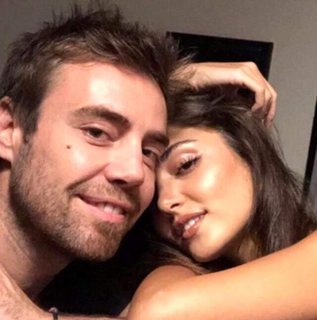 Hande Erçel, uzun ilişkinin sırrını verdi Hande Erçel, uzun ilişkinin sırrını verdi