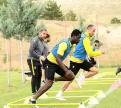 Karaman futbolcularına nefes aldırmıyor Karaman futbolcularına nefes aldırmıyor