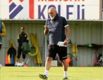 Karaman futbolcularına nefes aldırmıyor Karaman futbolcularına nefes aldırmıyor