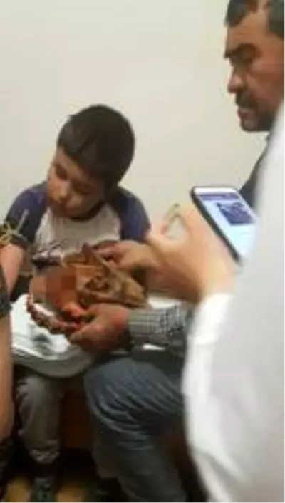 Makineye eli sıkışan çocuğun imdadına itfaiye yetişti Makineye eli sıkışan çocuğun imdadına itfaiye yetişti
