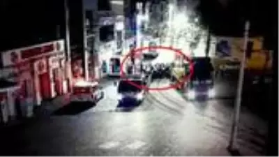 Maske stantları kaldırılan Beyoğlu Belediyesi ile kararı veren İBB'nin zabıta ekipleri birbirine girdi Maske stantları kaldırılan Beyoğlu Belediyesi ile kararı veren İBB'nin zabıta ekipleri birbirine girdi