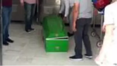 Otomobille tır çarpıştı: 1 ölü, 4 yaralı Otomobille tır çarpıştı: 1 ölü, 4 yaralı