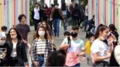 Prof. Dr. Şenol, sokaklardan gelen kalabalık görüntülerine isyan etti: 3 aylık emeğimizin boşa gittiğini hissediyorum Prof. Dr. Şenol, sokaklardan gelen kalabalık görüntülerine isyan etti: 3 aylık emeğimizin boşa gittiğini hissediyorum