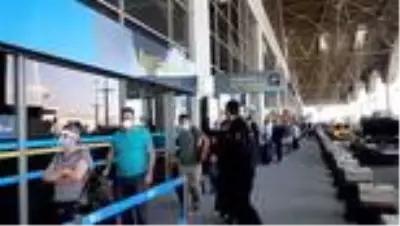 Sabiha Gökçen Havalimanı'nda haftalar sonra en yoğun gün yaşanıyor Sabiha Gökçen Havalimanı'nda haftalar sonra en yoğun gün yaşanıyor
