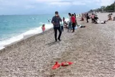 Denizden çıkarılan kırmızı çuvallardan büyü malzemeleri çıktı