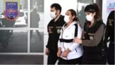 Sevgilisini göğsünden bıçaklayarak öldüren kadın: Namusumla oynadı, öldürdüm Sevgilisini göğsünden bıçaklayarak öldüren kadın: Namusumla oynadı, öldürdüm
