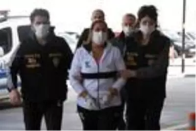 Sevgilisini göğsünden bıçaklayarak öldüren kadın: Namusumla oynadı, öldürdüm Sevgilisini göğsünden bıçaklayarak öldüren kadın: Namusumla oynadı, öldürdüm