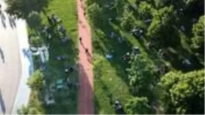 Sosyal mesafenin korunması amacıyla Caddebostan Sahili’ne çizilen çemberler silindi