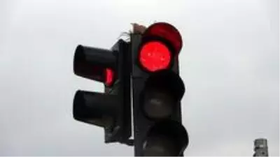 Trafik ışıklarında annelik nöbeti Trafik ışıklarında annelik nöbeti