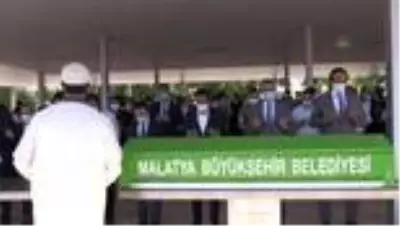 Yeni Malatyaspor Kulübü Başkanı Adil Gevrek'in babası son yolculuğuna uğurlandı Yeni Malatyaspor Kulübü Başkanı Adil Gevrek'in babası son yolculuğuna uğurlandı