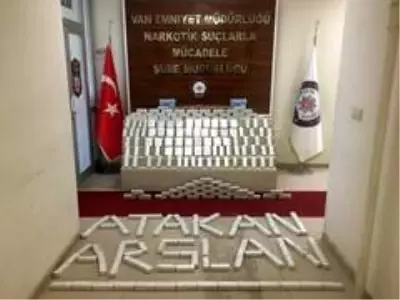 Zeyna ve Zeus'un katıldığı operasyonda 82 kilo eroin ele geçirildi Zeyna ve Zeus'un katıldığı operasyonda 82 kilo eroin ele geçirildi