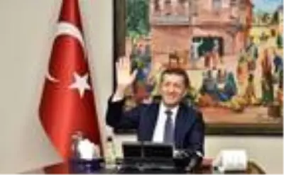 Bakan Selçuk: Öğretmen meslektaşlarımla gurur duyuyorum