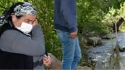Banka kredisiyle aldığı inek derede boğulunca başında hüngür hüngür ağladı Banka kredisiyle aldığı inek derede boğulunca başında hüngür hüngür ağladı