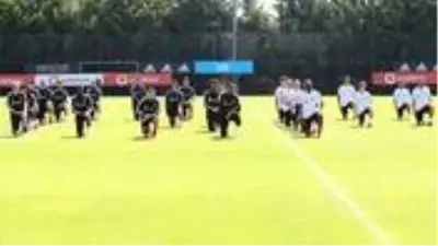 Beşiktaş'ın George Floyd için yaptığı koreografi, dünyada büyük ilgi gördü Beşiktaş'ın George Floyd için yaptığı koreografi, dünyada büyük ilgi gördü
