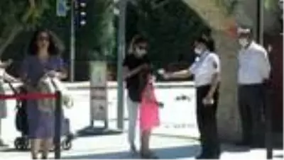 Çocuklar, 3 ay sonra açılan hayvanat bahçesinde vakit geçirdi Çocuklar, 3 ay sonra açılan hayvanat bahçesinde vakit geçirdi