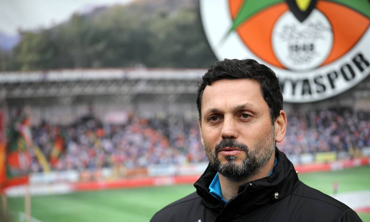 Erol Bulut'tan teklif açıklaması: Sadece Alanyaspor'dan teklif aldım, tüm teklifleri en doğru şekilde değerlendireceğim