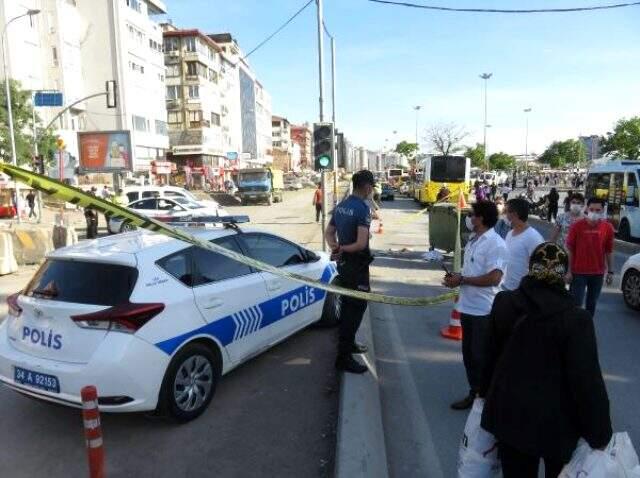Kadıköy'de ayağı takılınca otobüsün arka tekerleğinin altında kalan yaya feci şekilde can verdi Kadıköy'de ayağı takılınca otobüsün arka tekerleğinin altında kalan yaya feci şekilde can verdi