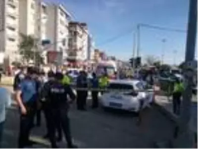 Kadıköy'de ayağı takılınca otobüsün arka tekerleğinin altında kalan yaya feci şekilde can verdi Kadıköy'de ayağı takılınca otobüsün arka tekerleğinin altında kalan yaya feci şekilde can verdi